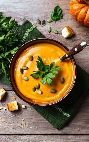 Supă cremă de dovleac – Rețetă simplă, cremoasă și aromată