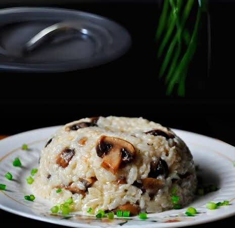 Pilaf cu ciuperci și legume – Rețetă simplă și aromată
